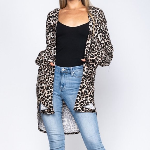 Cozy Animal Print cardigan with hoodie and pockets - Picture 3 of 7